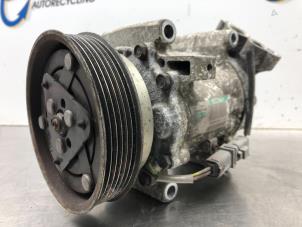 Gebruikte Pomp Airco Renault Clio III (BR/CR) 1.5 dCi FAP Prijs € 51,00 Margeregeling aangeboden door Gebr Opdam B.V.