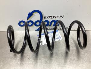 Gebruikte Schroefveer voor Opel Corsa Prijs € 17,00 Margeregeling aangeboden door Gebr Opdam B.V.