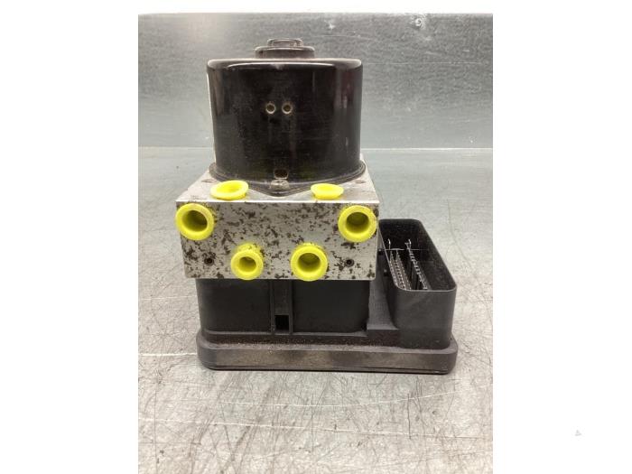 Gebruikte ABS Pomp Volvo V50 (MW) 2.0 16V Prijs € 85,00 Margeregeling aangeboden door Gebr Opdam B.V.