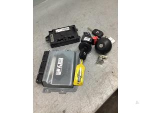 Gebruikte Slotenset Dacia Sandero II 0.9 TCE 90 12V Prijs € 212,00 Margeregeling aangeboden door Gebr Opdam B.V.