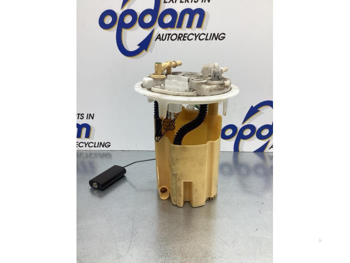 Gebruikte Tank element Pomp Peugeot 508 (8D) 2.0 Hybrid4 16V Prijs € 51,00 Margeregeling aangeboden door Gebr Opdam B.V.
