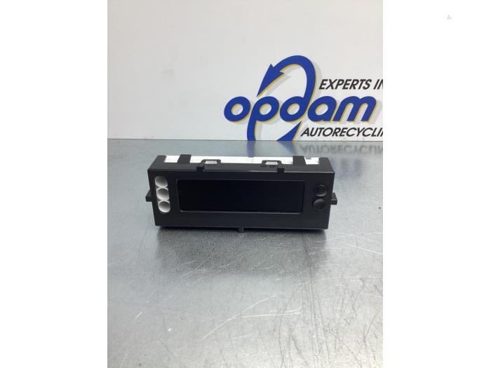 Gebruikte Display Interieur Renault Clio III (BR/CR) 1.2 16V 75 Prijs € 26,00 Margeregeling aangeboden door Gebr Opdam B.V.