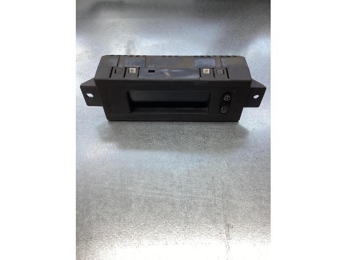 Gebruikte Display Interieur Opel Vivaro 1.9 DI Prijs € 13,00 Margeregeling aangeboden door Gebr Opdam B.V.