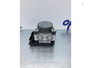 Gebruikte ABS Pomp Renault Clio III (BR/CR) 1.2 16V 75 Prijs € 76,00 Margeregeling aangeboden door Gebr Opdam B.V.