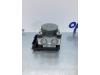 ABS Pomp van een Renault Clio III (BR/CR), 2005 / 2014 1.2 16V 75, Hatchback, Benzine, 1.149cc, 55kW (75pk), FWD, D4F740; D4FD7; D4F706; D4F764; D4FE7, 2005-06 / 2014-12, BR/CR1J; BR/CRCJ; BR/CR1S; BR/CR9S; BR/CRCS; BR/CRFU; BR/CR3U; BR/CRP3 2012