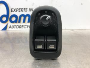Gebruikte Schakelaar Elektrisch Raam Peugeot 206 (2A/C/H/J/S) 1.4 XR,XS,XT,Gentry Prijs € 42,00 Margeregeling aangeboden door Gebr Opdam B.V.