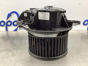 Gebruikte Chaufage Ventilatiemotor Renault Scénic I (JA) 1.6 16V Prijs € 42,00 Margeregeling aangeboden door Gebr Opdam B.V.