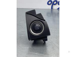 Gebruikte Start/Stop schakelaar Suzuki Swift (ZA/ZC/ZD) 1.2 16V Prijs € 13,00 Margeregeling aangeboden door Gebr Opdam B.V.