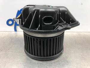 Gebruikte Chaufage Ventilatiemotor Renault Scénic I (JA) 1.6 16V Prijs € 42,00 Margeregeling aangeboden door Gebr Opdam B.V.