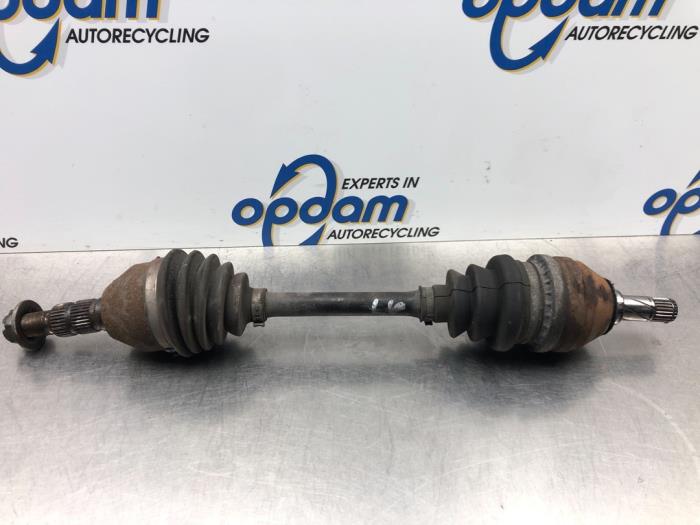 Gebruikte Aandrijfas links-voor Opel Vectra C 1.8 16V Prijs € 34,00 Margeregeling aangeboden door Gebr Opdam B.V.