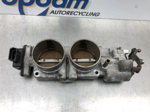 Gebruikte Gasklephuis Opel Omega B Caravan (21/22/23) 2.5 V6 24V Prijs € 64,00 Margeregeling aangeboden door Gebr Opdam B.V.