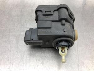 Gebruikte Koplampmotor Renault Espace (JK) 2.0 16V Turbo Prijs € 21,00 Margeregeling aangeboden door Gebr Opdam B.V.