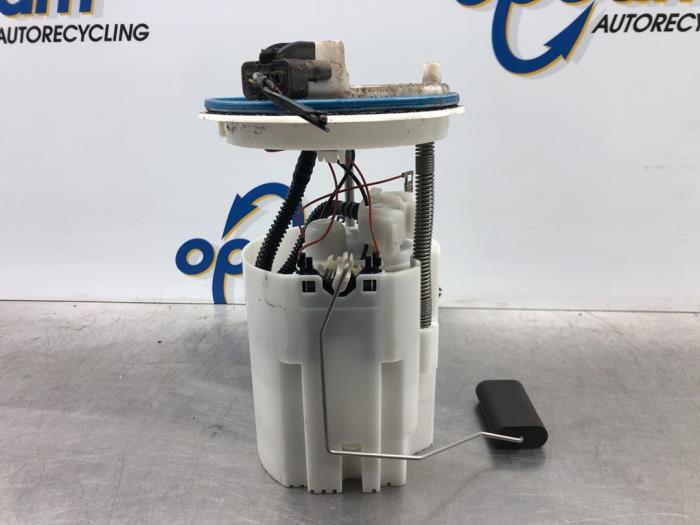Gebruikte Benzinepomp Opel Corsa D 1.4 16V Twinport Prijs € 25,00 Margeregeling aangeboden door Gebr Opdam B.V.