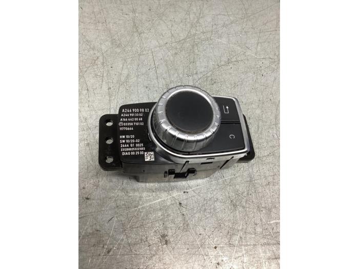 Gebruikte I-Drive knop Mercedes A (W176) 1.8 A-200 CDI 16V Prijs € 26,00 Margeregeling aangeboden door Gebr Opdam B.V.