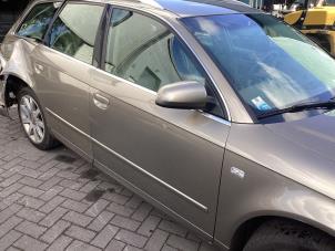 Gebruikte Deur 4Deurs rechts-voor Audi A4 Avant (B7) 2.0 20V Prijs € 106,00 Margeregeling aangeboden door Gebr Opdam B.V.
