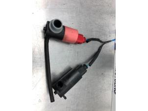 Gebruikte Ruitensproeierpomp voor Toyota Yaris II (P9) 1.3 16V VVT-i Prijs € 26,00 Margeregeling aangeboden door Gebr Opdam B.V.