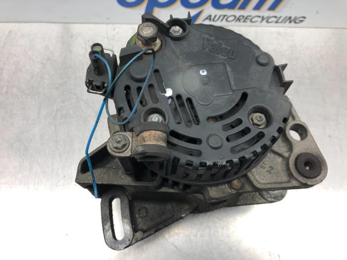 Dynamo van een Volkswagen Golf III (1H1) 1.4 CL 1995