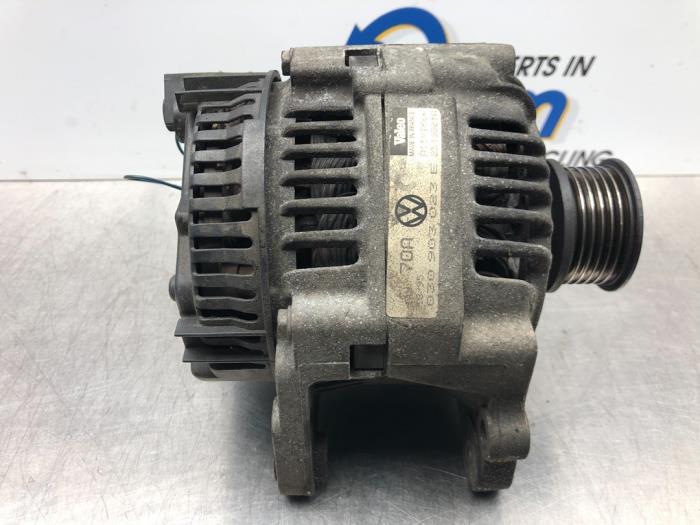 Dynamo van een Volkswagen Golf III (1H1) 1.4 CL 1995