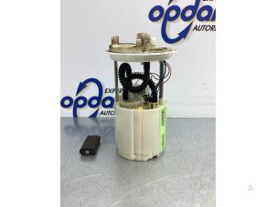 Gebruikte Benzinepomp Opel Corsa D 1.4 16V Twinport Prijs € 21,00 Margeregeling aangeboden door Gebr Opdam B.V.