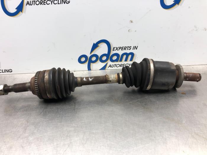 Gebruikte Aandrijfas links-voor Chevrolet Nubira Wagon (J100) 1.8 16V Prijs € 64,00 Margeregeling aangeboden door Gebr Opdam B.V.