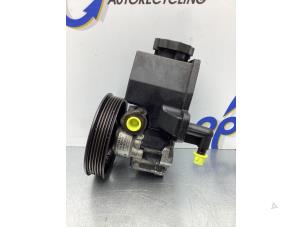 Gebruikte Stuurpomp Mercedes C Combi (S203) 2.0 C-200K 16V Prijs € 42,00 Margeregeling aangeboden door Gebr Opdam B.V.