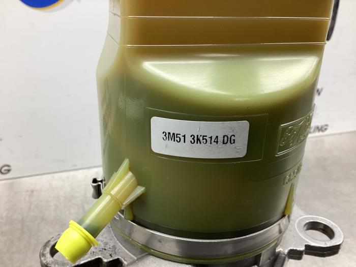 Stuurbekrachtiging Pomp van een Ford Focus C-Max 1.8 16V 2004