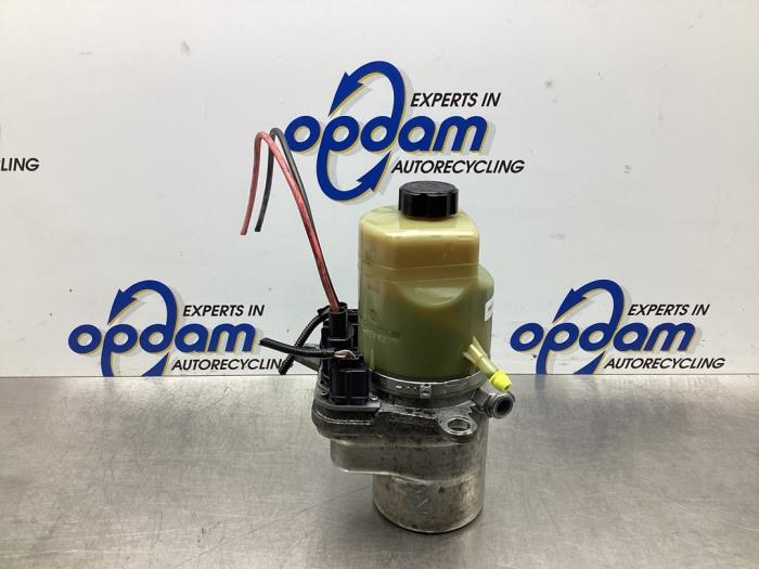 Stuurbekrachtiging Pomp van een Ford Focus C-Max 1.8 16V 2004