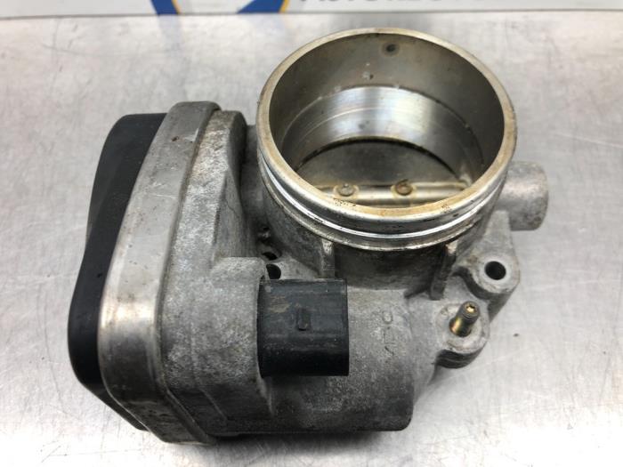 Gebruikte Gasklephuis BMW 5 serie Touring (E39) 525i 24V Prijs € 64,00 Margeregeling aangeboden door Gebr Opdam B.V.