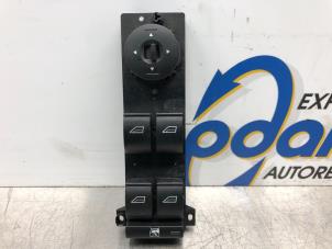 Gebruikte Schakelaar Elektrisch Raam Ford Focus C-Max 1.8 16V Prijs € 42,00 Margeregeling aangeboden door Gebr Opdam B.V.