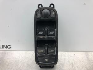 Gebruikte Elektrisch Raam Schakelaar Volvo V50 (MW) 2.4 D5 20V Autom.. Prijs € 42,00 Margeregeling aangeboden door Gebr Opdam B.V.