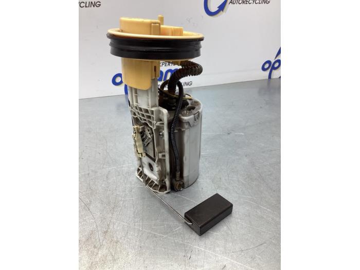 Gebruikte Tank element Pomp Volkswagen Polo IV (9N1/2/3) 1.4 TDI 70 Prijs € 34,00 Margeregeling aangeboden door Gebr Opdam B.V.