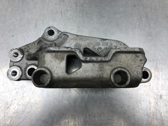 Gebruikte Motorrubber Volkswagen Touran (1T3) 1.2 TSI Prijs € 21,00 Margeregeling aangeboden door Gebr Opdam B.V.