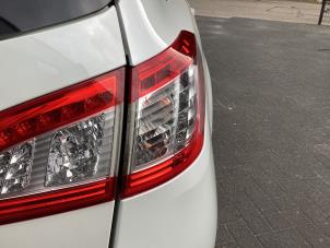 Gebruikte Achterlicht rechts Peugeot 508 SW (8E/8U) 1.6 HDiF 16V Prijs € 125,00 Margeregeling aangeboden door Gebr Opdam B.V.