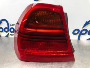 Gebruikte Achterlicht links BMW 3 serie (E90) 320Si 16V Prijs € 30,00 Margeregeling aangeboden door Gebr Opdam B.V.