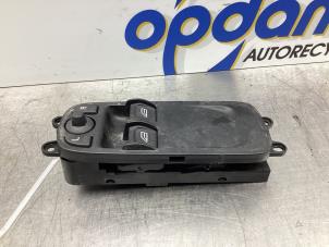 Gebruikte Elektrisch Raam Schakelaar Volvo C30 (EK/MK) 1.6 D 16V Prijs € 42,00 Margeregeling aangeboden door Gebr Opdam B.V.