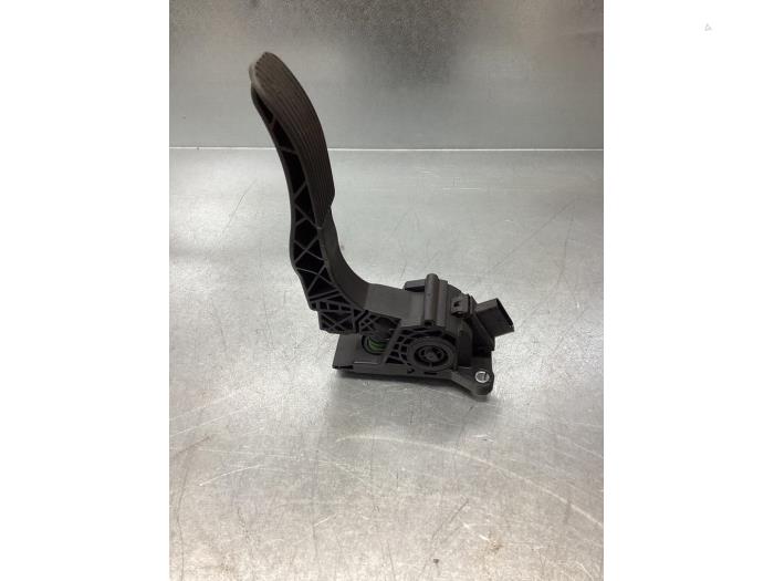 Gaspedaalpositie Sensor van een Mercedes-Benz Vito (447.6) 2.0 116 CDI 16V 2021