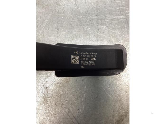 Gaspedaalpositie Sensor van een Mercedes-Benz Vito (447.6) 2.0 116 CDI 16V 2021