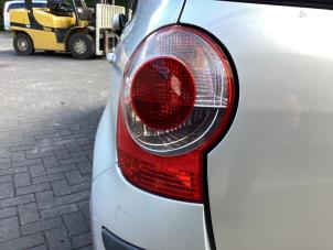 Gebruikte Achterlicht links Renault Modus/Grand Modus (JP) 1.6 16V Prijs € 35,00 Margeregeling aangeboden door Gebr Opdam B.V.