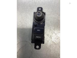 Gebruikte MMI schakelaar Peugeot 2008 (CU) 1.2 Vti 12V PureTech 82 Prijs € 21,00 Margeregeling aangeboden door Gebr Opdam B.V.