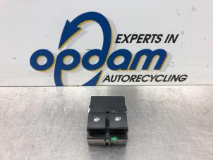 Gebruikte Elektrisch Raam Schakelaar Opel Karl 1.0 12V Prijs € 34,00 Margeregeling aangeboden door Gebr Opdam B.V.