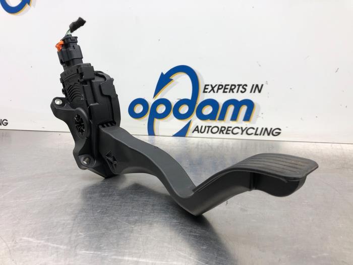 Gebruikte Gaspedaalpositie Sensor Opel Crossland (X) 1.2 12V Prijs € 64,00 Margeregeling aangeboden door Gebr Opdam B.V.