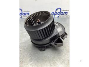 Gebruikte Chaufage Ventilatiemotor Mercedes CLA (117.3) 2.0 CLA-250 Turbo 16V Prijs € 42,00 Margeregeling aangeboden door Gebr Opdam B.V.