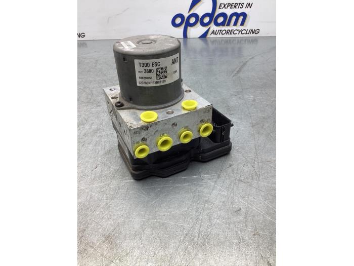 ABS Pomp van een Daewoo Aveo 1.3 D 16V 2012