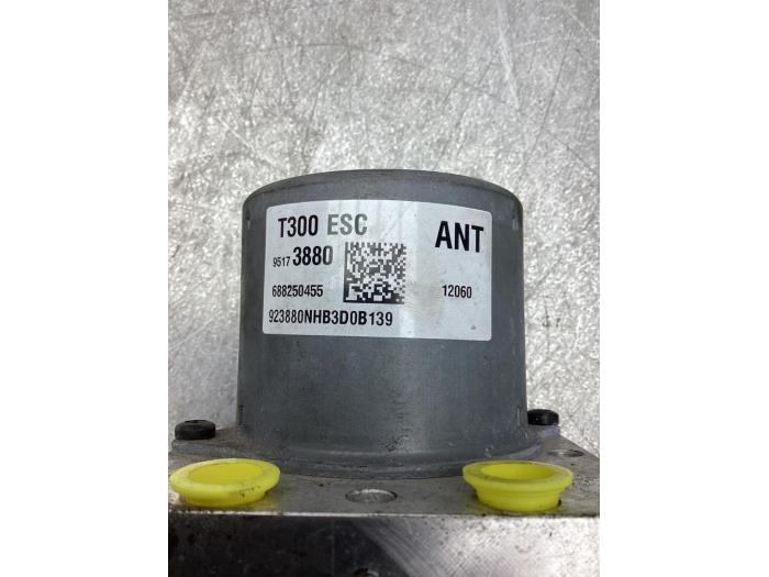 ABS Pomp van een Daewoo Aveo 1.3 D 16V 2012