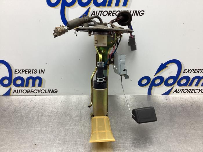 Benzinepomp van een Toyota Starlet (EP9) 1.3,XLi,GLi 16V 1997