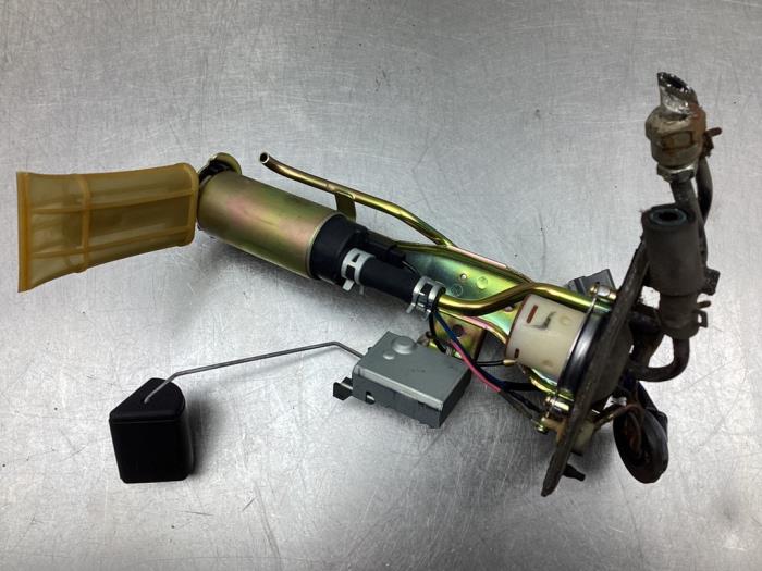 Benzinepomp van een Toyota Starlet (EP9) 1.3,XLi,GLi 16V 1997