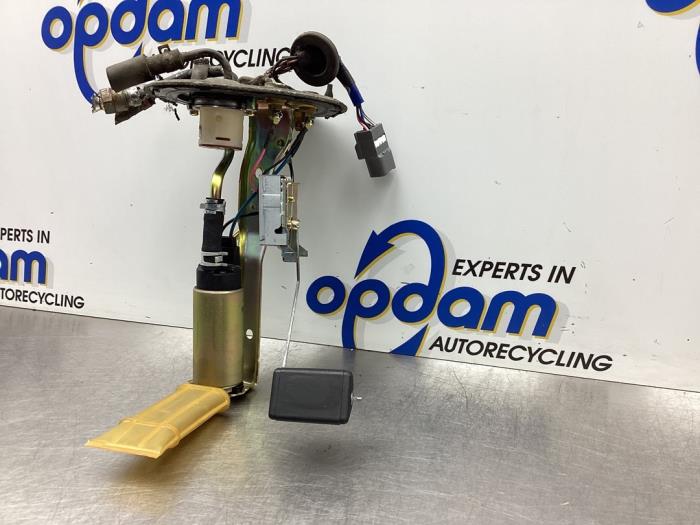 Benzinepomp van een Toyota Starlet (EP9) 1.3,XLi,GLi 16V 1997