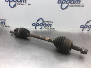 Gebruikte Steekas links-voor Opel Corsa D 1.2 16V Prijs € 42,00 Margeregeling aangeboden door Gebr Opdam B.V.