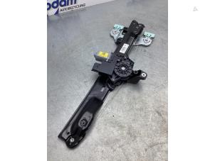 Gebruikte Ruitmechaniek 4Deurs links-voor Nissan Qashqai (J11) 1.2 DIG-T 16V Prijs € 50,00 Margeregeling aangeboden door Gebr Opdam B.V.