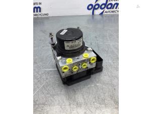 Gebruikte ABS Pomp Toyota Yaris III (P13) 1.0 12V VVT-i Prijs € 102,00 Margeregeling aangeboden door Gebr Opdam B.V.